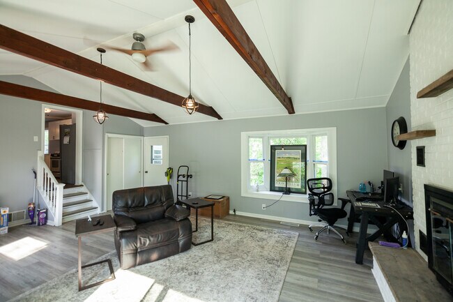 Building Photo - 7703 Ravina Dr