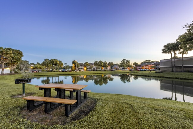 Building Photo - Willow Lake Crossing