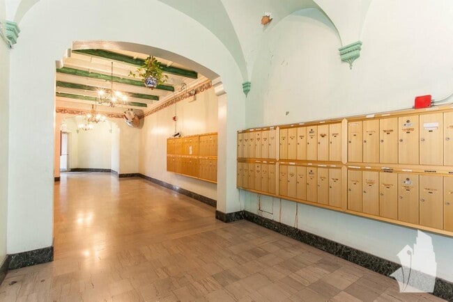 Foto del edificio - 2779 N Milwaukee Ave