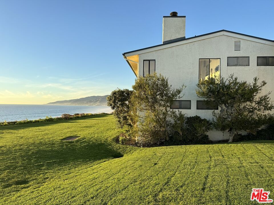 Primary Photo - 29704 Zuma Bay Way