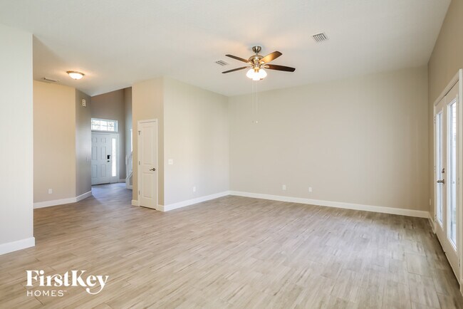 Building Photo - 3522 Hawthorn Way