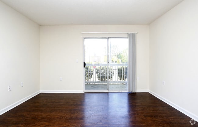 2BR, 1BA - 800sf- Living Area - Cobblers Station