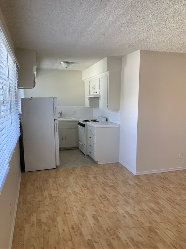 Building Photo - 1211 Pico Blvd