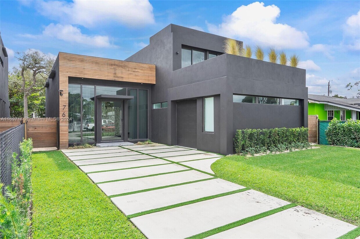 Foto principal - 76 NW 44th St