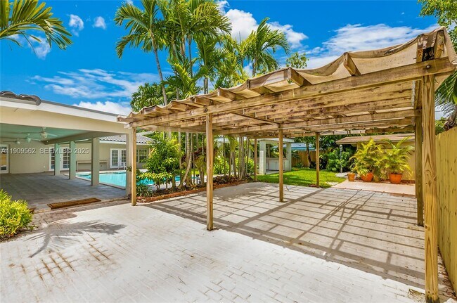 Foto del edificio - 13820 SW 82nd Ave