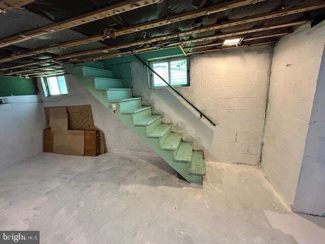 Building Photo - 215 Elder St