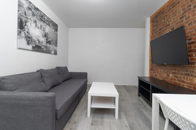 Foto del edificio - 215 B E 95th St