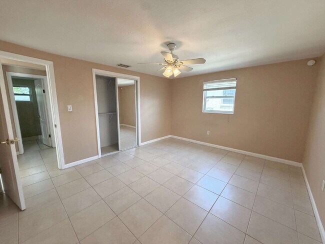 Foto del edificio - "Charming 2-Bed, 1 -bath in Holiday, FL - Cozy 864 Sq Ft Gem!"