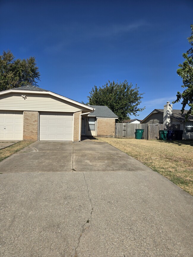 Building Photo - 8505 S Camay Ave