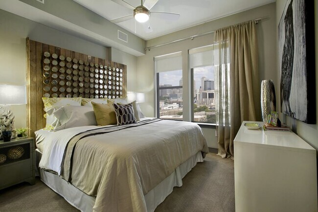 Foto del edificio - This 1 BR Is Better Than All Your Friends'.