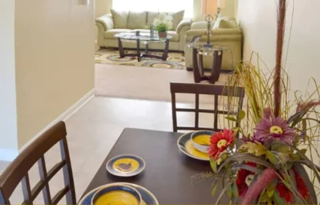 Building Photo - Foxwood Apartment Townhomes