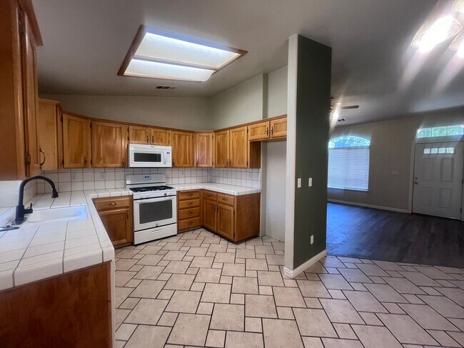 Foto del edificio - 1900 Modoc Ave