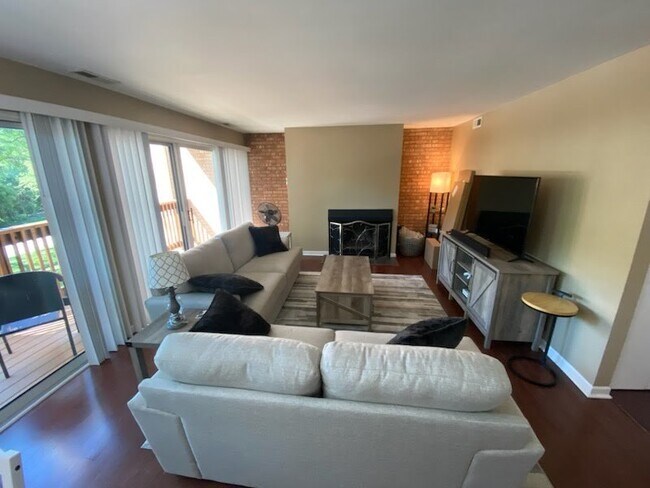 Foto del edificio - 5825 Oakwood Dr
