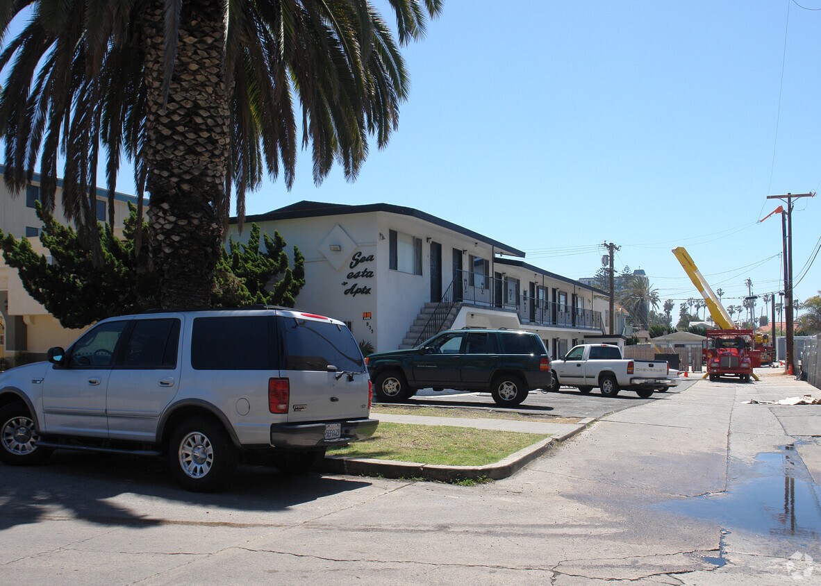 Primary Photo - 835 Thomas Ave