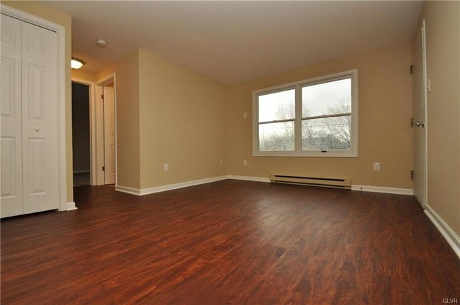 Building Photo - 10 Adams St