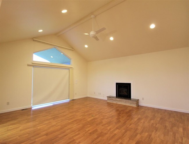 Building Photo - 65 Marigold Ln