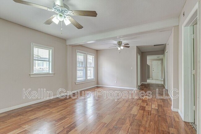 Building Photo - 536 W Belmar St