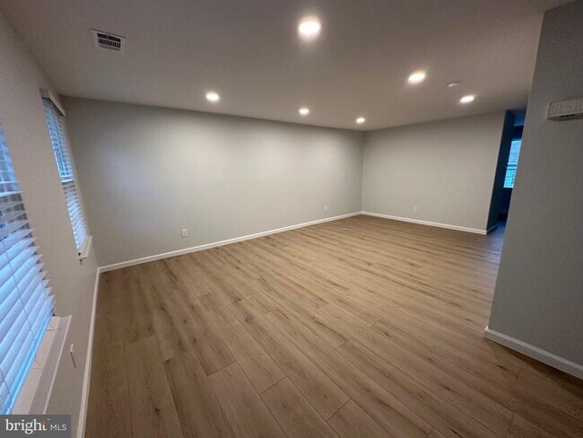 Foto del edificio - 1783 N Dove Rd
