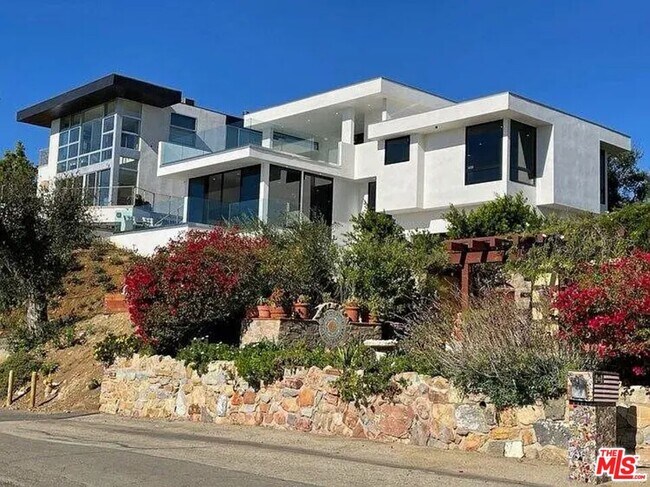 Foto del edificio - 26309 Lockwood Rd