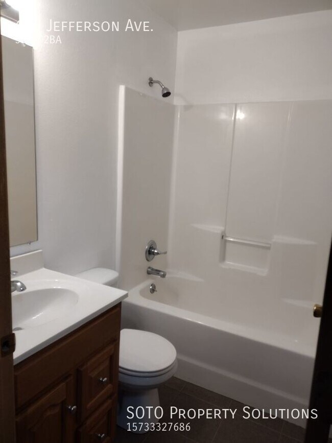 Building Photo - 3BD/2BA Pet Friendly House near Downtown C...