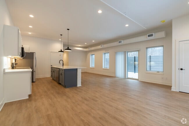 2BR, 2BA - 1,390SF - Suite 7 - Living/Dining Room 1 - Ramblewood Suites