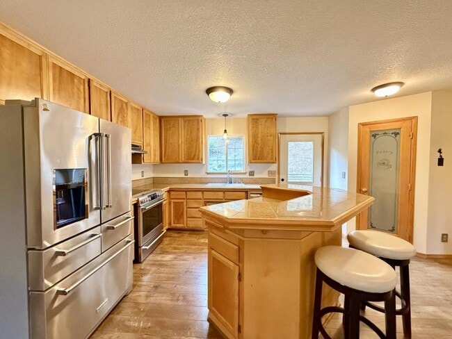 Building Photo - 300 Colonial Dr