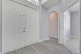 Building Photo - 465 NW Sunflower Pl