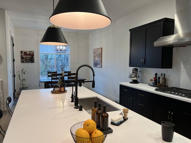 Building Photo - Custom 4 Bedroom + Office - Clover Creek Preserve