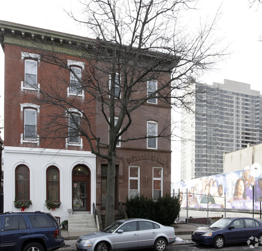 Building Photo - 1918 Spring Garden St