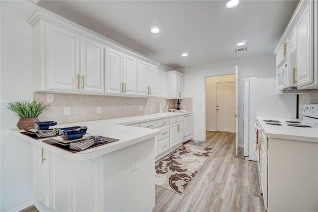 Foto del edificio - Absolutely Adorable, 2 bed, 2 bath, 2 car ...