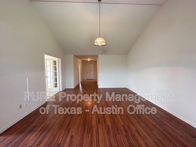 Foto del edificio - 200 J E Brown Ln
