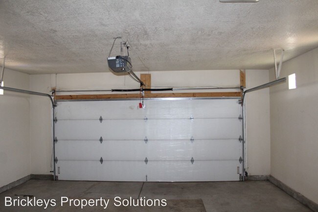 Foto del edificio - 5 br, 3 bath House - 1931 Bryn Mawr Dr. NE.