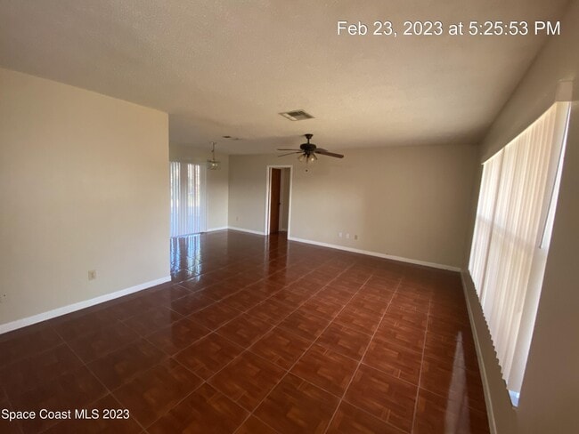 Building Photo - 304 Darrow Ave