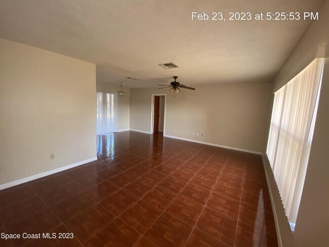 Foto del edificio - 304 Darrow Ave