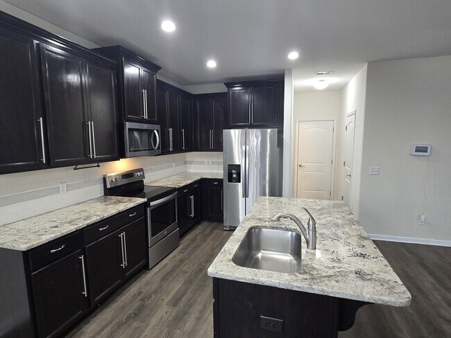 Foto del edificio - 98 Crystal Lake Dr