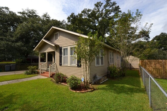 Photo - Location!  Location!  Adorable 2 bedroom, 1 bath home near Zachary High