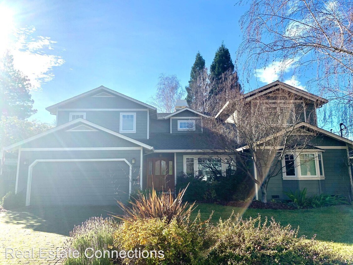 Primary Photo - 5 br, 3.5 bath House - 16566 Topping Way