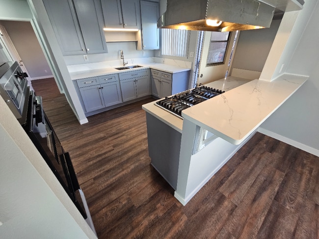 Photo - 1533 W 84th St Apartment