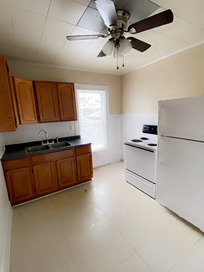 Kitchen - 205 N Chestnut St