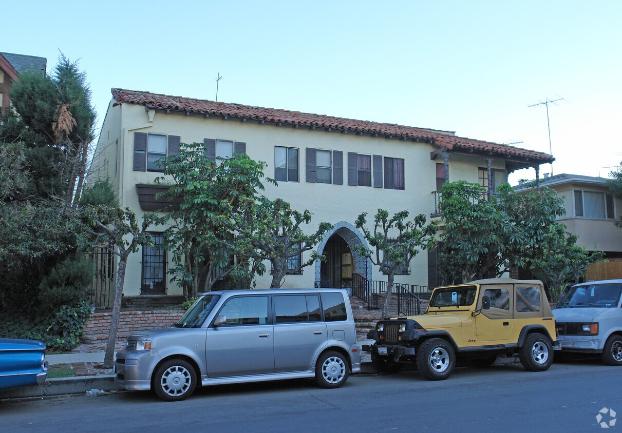 Building Photo - 650 S Cochran Ave