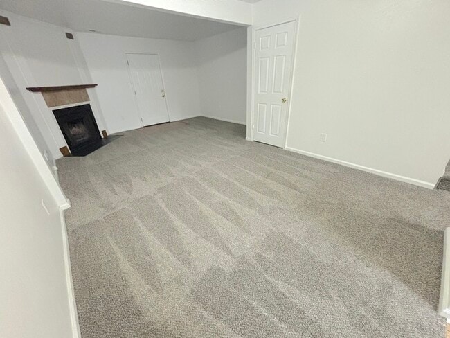 Building Photo - 3725 Sugar Creek Cir
