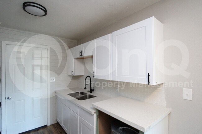 Foto del edificio - 6044 N 21st Ave