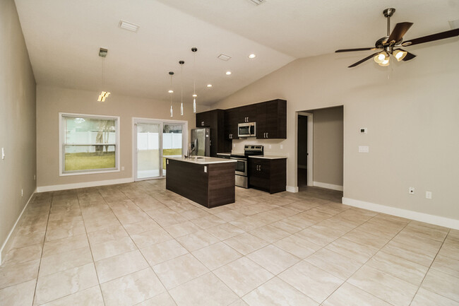Building Photo - 970 E Gaucho Cir