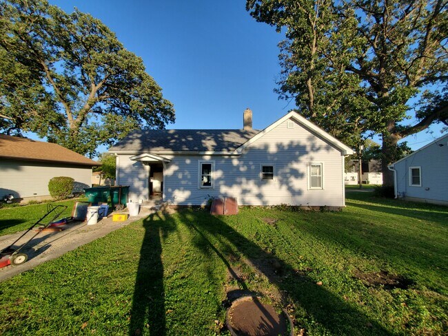 Building Photo - 206 S 4th Ave