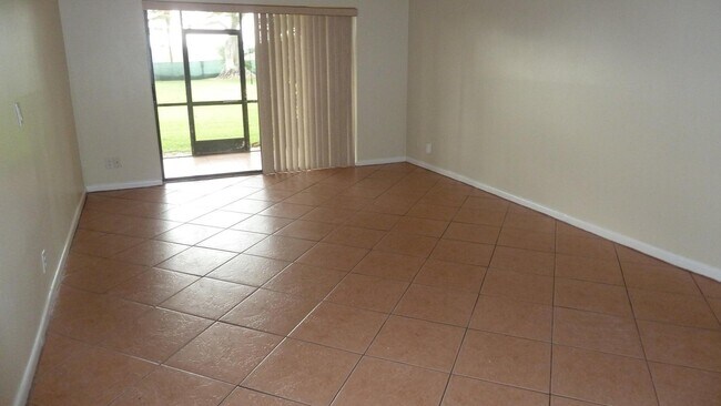 Foto del edificio - 9355 SW 8th St
