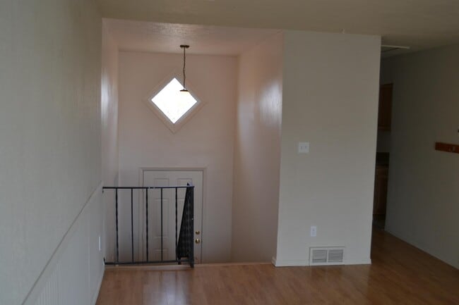 Building Photo - 528 Campbell Way