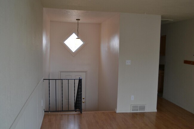 Foto del edificio - 528 Campbell Way