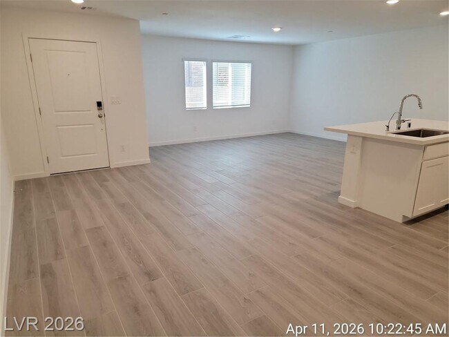 Foto del edificio - Spacious Henderson Townhome with Balconies and Resort Amenities