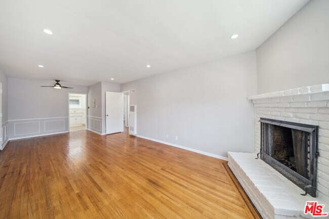 Foto del edificio - 5301 Vantage Ave