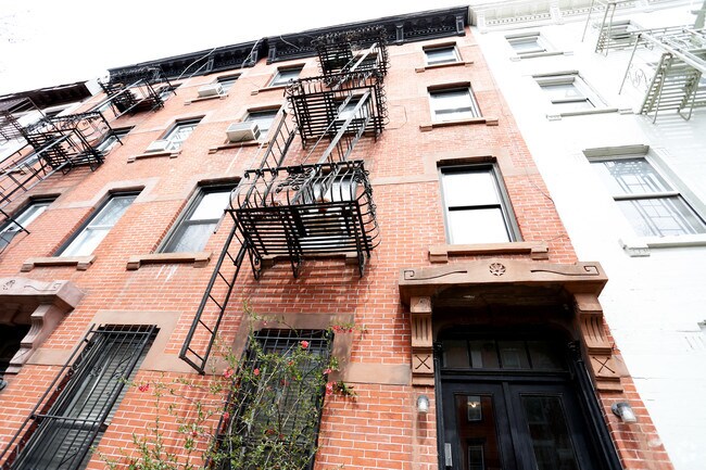 Building Photo - 227 Sackett St